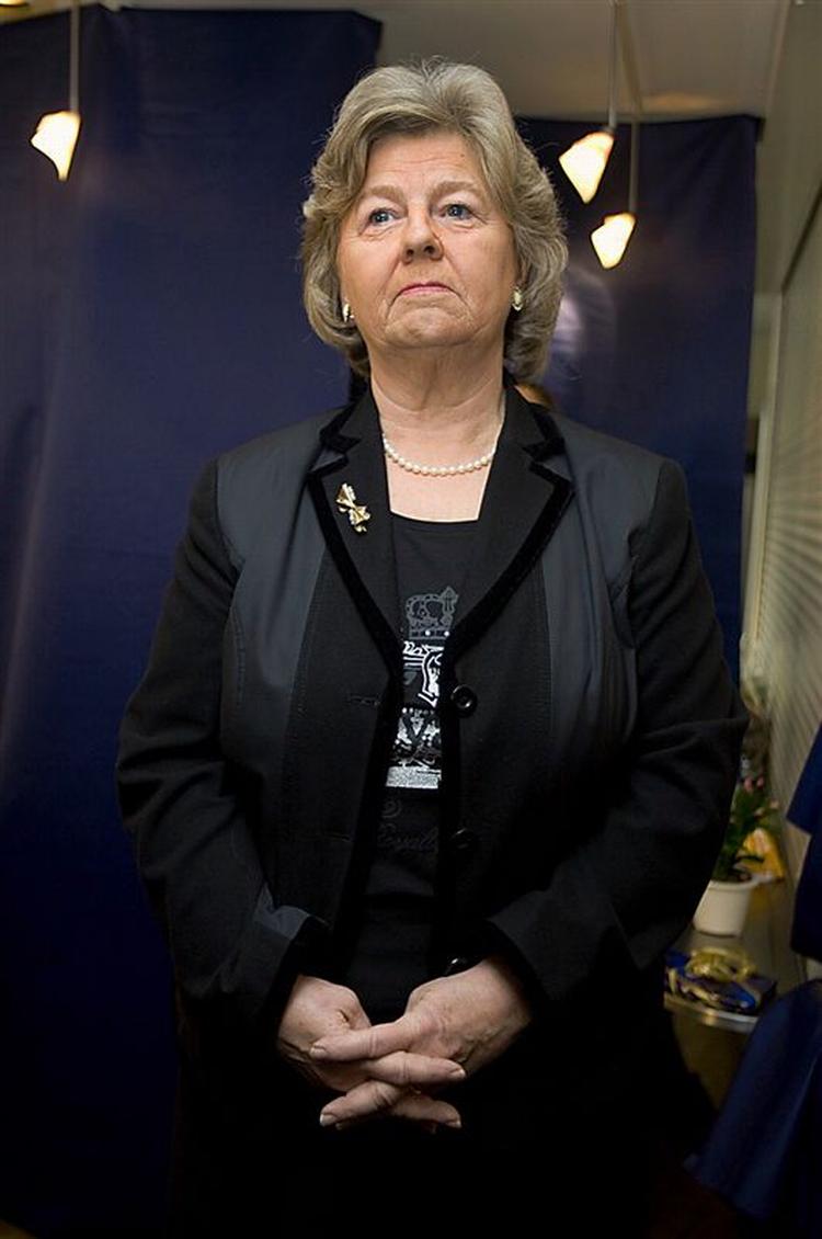 Integrationsminister Birthe Rønn Hornbech offentliggjorde i går et forslag, som skal sikre, at asylansøgere på tålt ophold skal opholde sig i Sandholmlejren. 