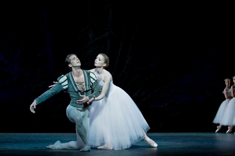 Foto fra Giselle (2008): Silja Schandorff og Nehemiah Kish. Foto: Henrik Stenberg 