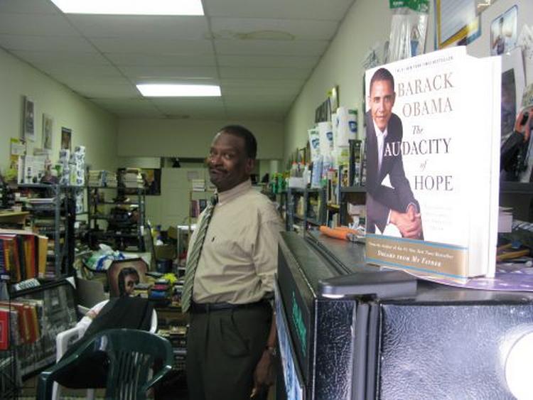 A.J. Williams i sin butik i Chicagos South Side. 