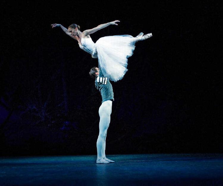 Silja Schandorff og Nehemiah Kish i Giselle. Foto: Henrik Stenberg 