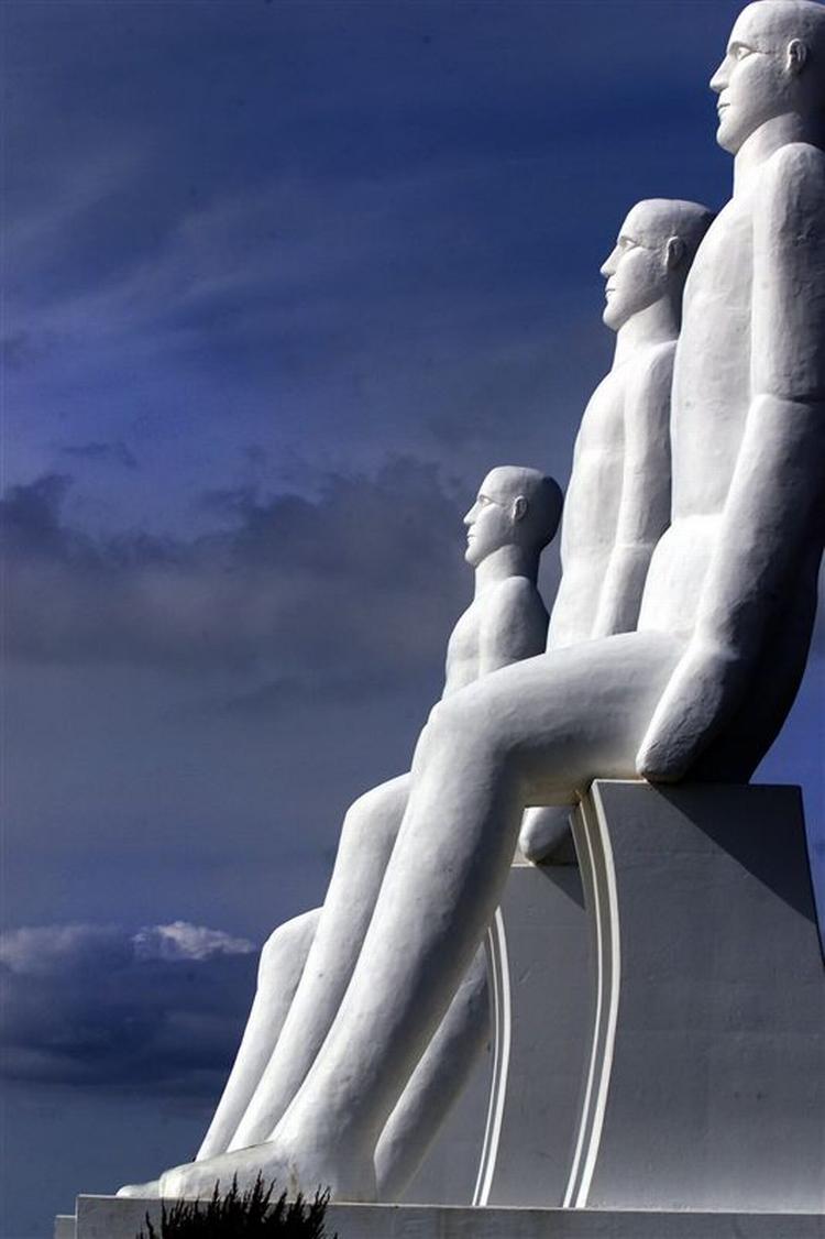 De fire høje mænd er Esbjergs mest kendte vartegn. Arkivfoto. 