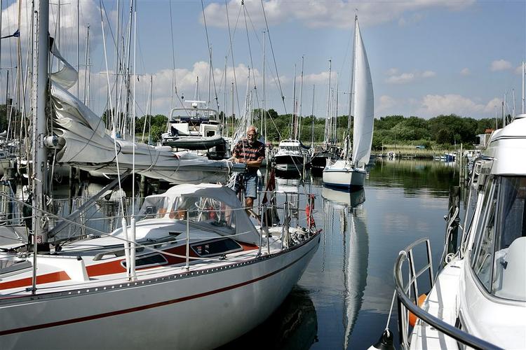 Bådejere, der har planer om at lade båden ligge i havnen i vinterhalvåret, risikerer at båden ikke er dækket af forsikringen. Arkivfoto. 