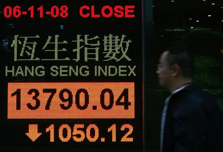 Lokal bank i Hong Kong viser Hang Seng Indexet. Foto fra 6. november. 