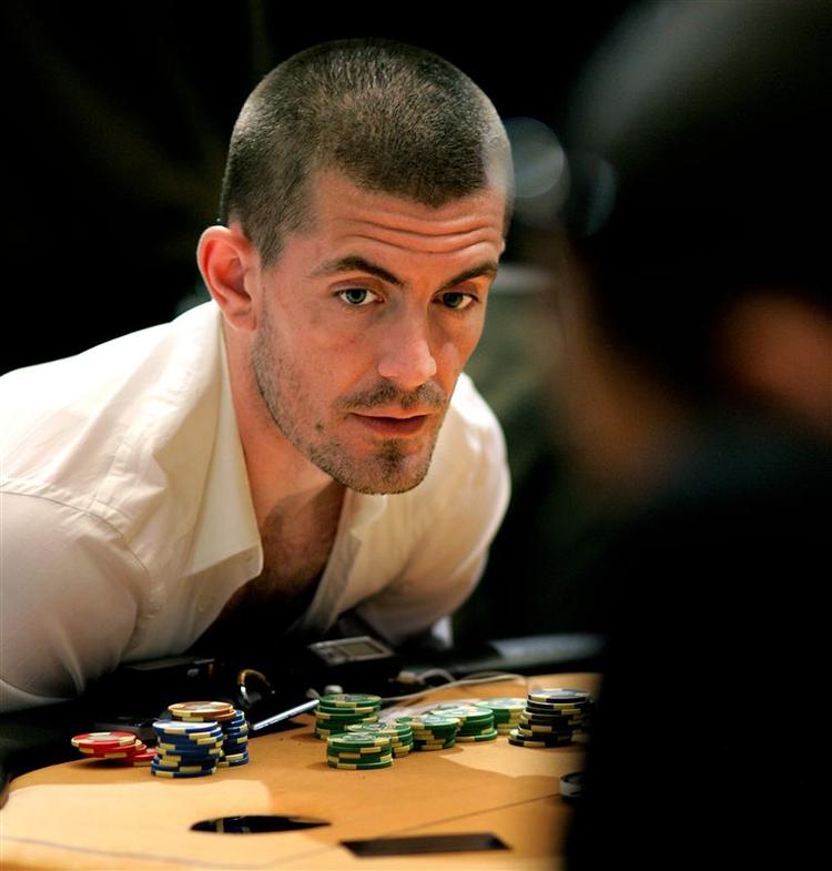 Den danske pokerstjerne Gustav "Gus" Hansen er med til at bekræfte billedet af pengespillere som mænd. 