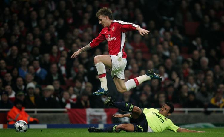 Nicklas Bendtner var flyvende i denne situation mod Fenerbahce i Champions League i onsdags, men måtte nøjes med 0-0. 