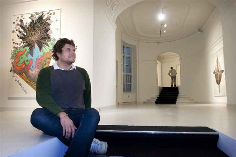 Patricias og Jakob Asbæk lukker nu Galleri Asbæk. Men der er stadig en Asbæk i Bredgade. Sønnen Martin Asbæk kører Martin Asbæk Projects, der før lå i Galleri Asbæks kælder, videre som selvstændigt galleri i Bredgade 23. 
