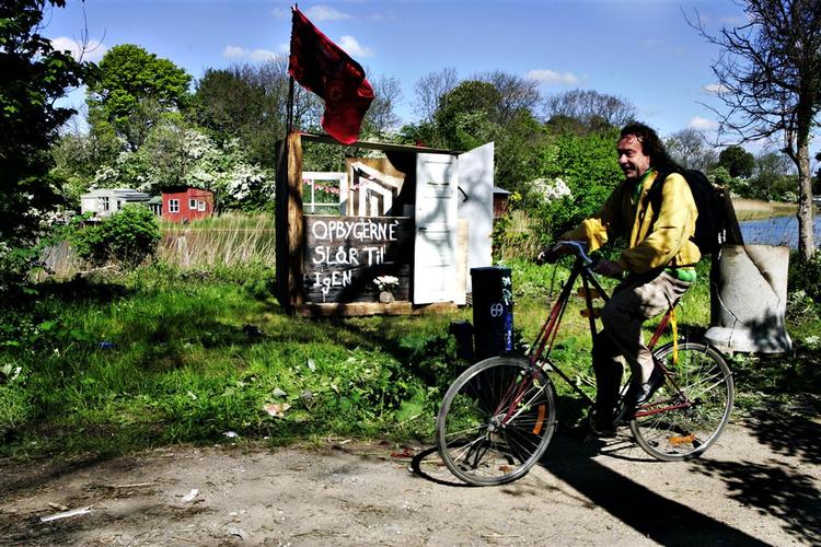 Idyl og brugsret på Christiania. Regeringen har ikke forlænget aftalen med Christiania, og derfor har fristaden stævnet staten. Sagen kører i Østre Landsret. 