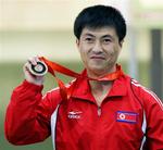 Nord Koreas Jong Su Kim fik frataget sin bronzemedalje i pistolskydning, da han blev taget i doping under OL: 