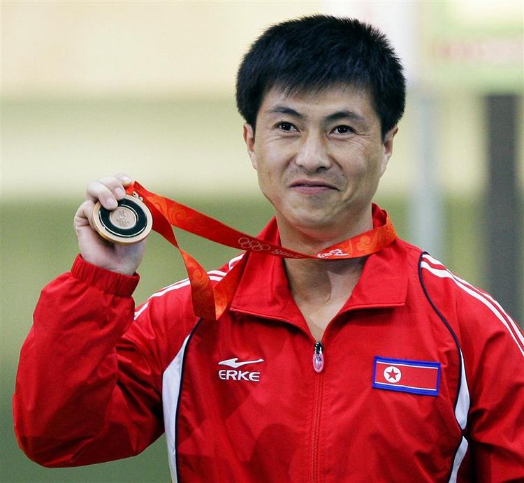 Nord Koreas Jong Su Kim fik frataget sin bronzemedalje i pistolskydning, da han blev taget i doping under OL: 