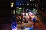 Den indespærrede biltyv måtte skæres fri, før Politiet kunne tage ham med. Foto taget af beboer i nærheden. 