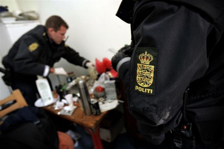 Politifolk på arbejde. Politiet er irriteret over, at grundløse klager over betjente hober sig op. Arkivfoto. 