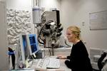 Trine Colding Lomholt havde egentlig ikke tænkt sig at tage en forskeruddannelse, men venner og en god studievejleder fik hende til at gå i gang med et højt specialiseret ph.d.-projekt om udvikling af nye processer til sammensvejsning af stål på DTU. 