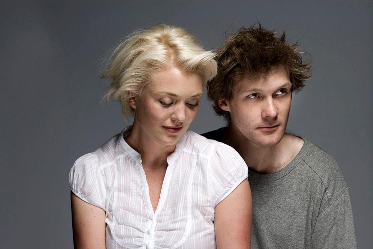 Storesøster og lillebror, Christel og Jannick Wiinblad, med digte og musik. Fotograf: Jasper Carlberg 