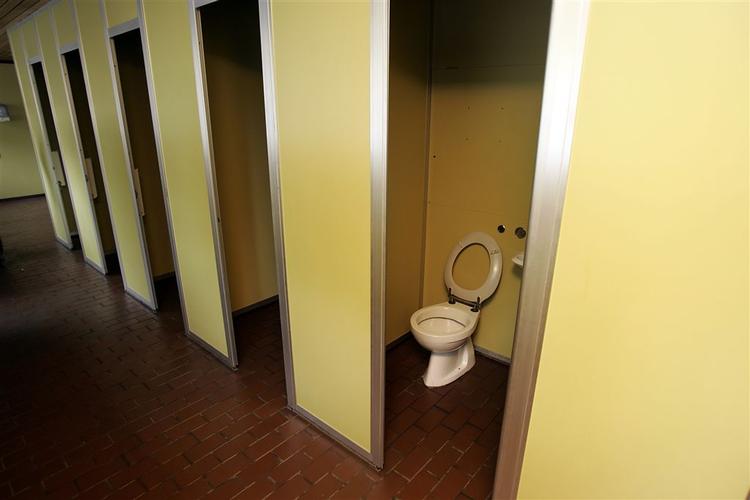 Problemet med nedslidt skoler ordnes ikke ved blot at reparere toiletterne, påpeger elevorganisation. 