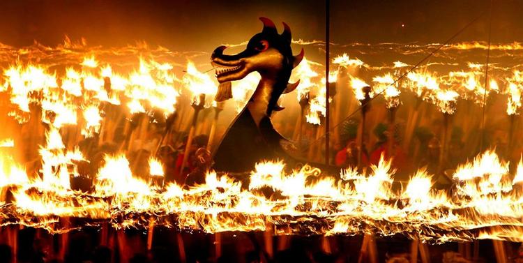 Vikingefestivalen 'Up Helly Aa' er en traditionel fejring hvert år på Shetlandsøerne. Arkivfoto. 