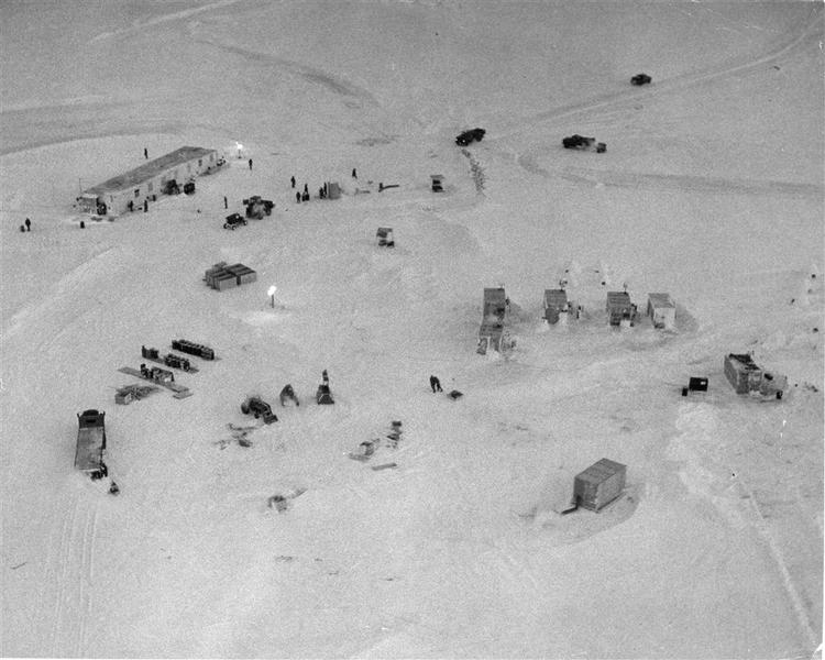 The B-52 bomber crashed a few kilometers from the U.S. base at Thule in Greenland, losing its four nuclear devices. Archive. 