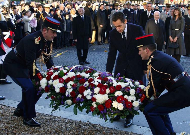 Frankrigs præsident, Nicolas Sarkozy, storbritanniens prins Charles, den tyske parlamentsformand, Peter Müller og den australske generalguvernør, Quentin Bryce, deltager i ceremonierne i Verdun. 
