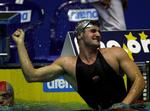 Cameron Van Den Burgh satte hattrick i verdensrekorder, da han efter 50 og 100 meter brystsvømning satte yderligere én i 50 meter brystsvømning i Stockholm. 