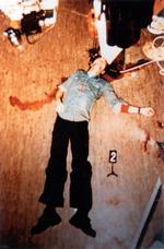 De ledende RAF-medlemmer havde forberedt kammeraterne udenfor på, at de ville begå selvmord, hvis gidseltagning og flykapring mislykkedes. Her ses Andreas Baader i Stammheim-fængslet i 1977. Foto fra bogen 