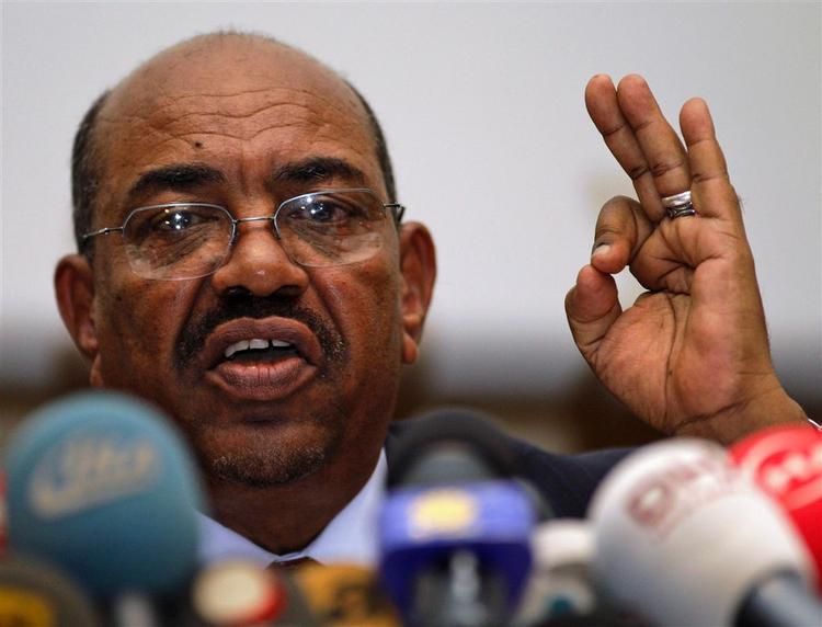 Sudans præsident Omar al-Bashir er blevet truet med en retssag af FN. Det har øjensynligt fået præsidenten til at handle efter flere års langsommelighed i Darfur-konflikten. Arkivfoto. 