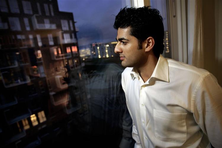 Ikram Sarwar advarer mod tørklædeforbud i retterne. 