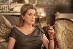 Catherine Deneuve blev prisbelønnet i Cannes for rollen Junon, som hun spiller fremragende. 