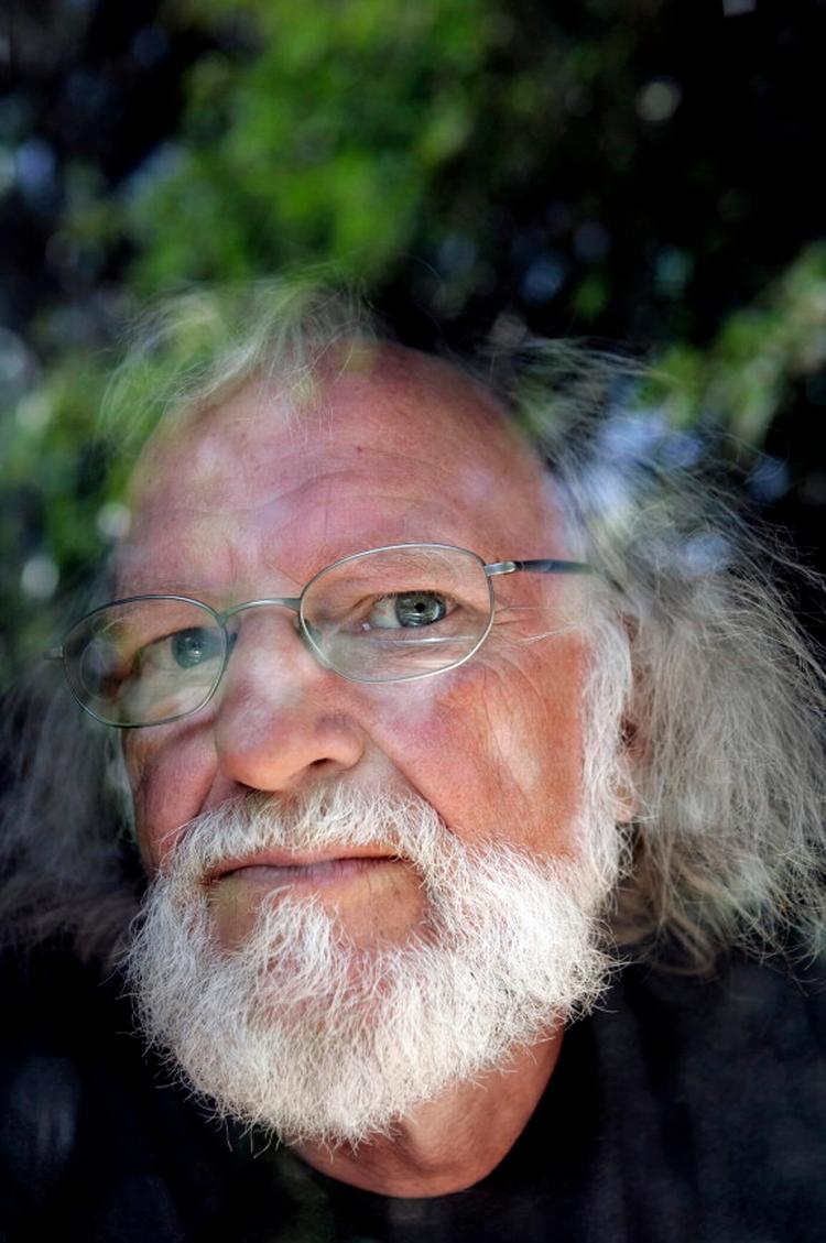 Svend Åge Madsen 69 år. Udgav i 2007 novellesamlingen 'Manden der opdagede at han ikke eksisterede'. 