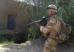 En britisk soldat i den afghanske Helmand-provins. Storbritannien forventer at sende op til 2.000 flere tropper til landet næste år. Arkivfoto. 