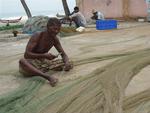 For fire år siden kendte han og de øvrige fiskere i Chithirapettai på det sydlige Indiens kyst slet ikke ordet tsunami. Men 26. december 2004 blev både og hytter skyllet væk. 