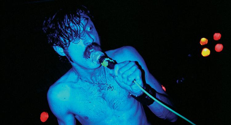 Benyt lejligheden til at følge i hælene på Gogol Bordello, i intime øjeblikke, til surreelle koncerter, og til jamsession med idolet Manu Chao, når Cph:Dox lørdag aften viser dette rejseportræt af bandet. 