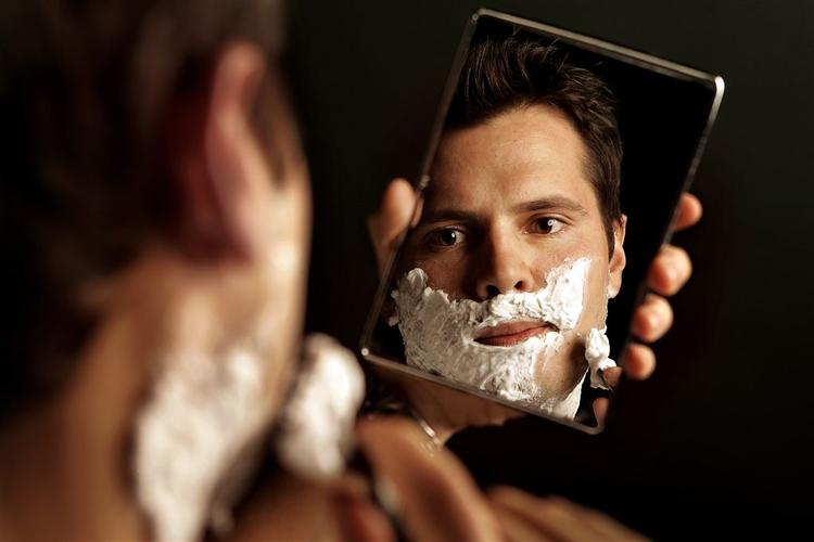 Forskerne er blandt andet bekymret for indholdet af problematiske stoffer i fødevarer men også i kosmetik og som her, barberskum. Arkivfoto. 