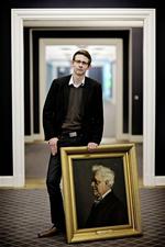 Venstres udviklingsordfører, Karsten Lauritzen, støtter Søren Pinds kritik af kontraktpolitikken. 