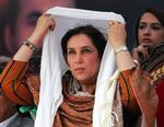 Benazir Bhutto under et valgmøde i Larkana, Pakistan, den 23. december. 