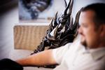Paul Sams er chefstrategen for  den amerikanske spiludvikler Blizzard Entertainment, der siden 2004 har haft succes med deres onlinespil 'World of Warcraft'. Et spil, der med sine 11 millioner betalende spillere indkasserer over 850 millioner kroner om måneden. 