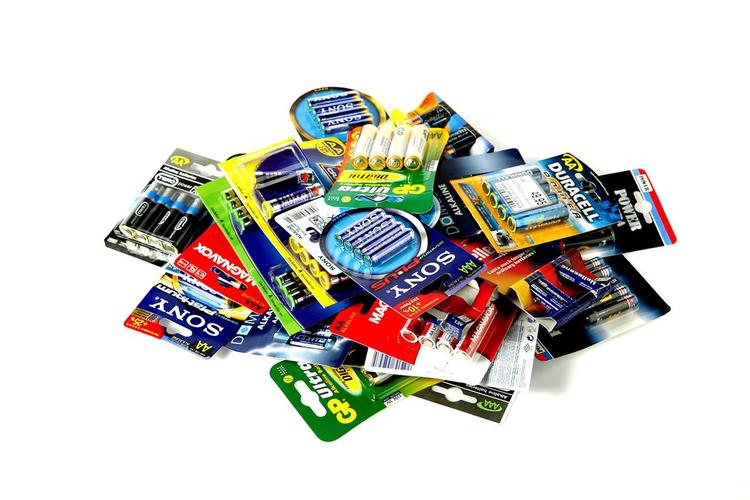 Dette tjek af alkaline-batterier viser, at du ikke får mere elektricitet ud af et mærkevare-batteri set i forhold til prisen - tværtimod. 