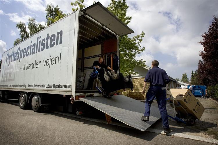 Flytningen omfatter 26 flyttekasser fra en adresse på 1. sal på Islands Brygge til en adresse på 3. sal på Vesterbro i København. Ud over flyttekasserne er der en del møbler og andre ting. 