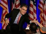 Komikeren og forfatteren Al Franken er i dødt løb med sin modstander i kampen om en plads i Senatet. 