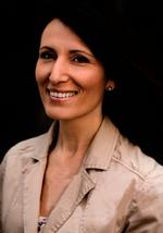 Både fra sit eget liv og gennem sit arbejde som tolk for politiet kender Esma Birdi til indvandrerkvinders problemer. Foto: Robin Skjoldborg 