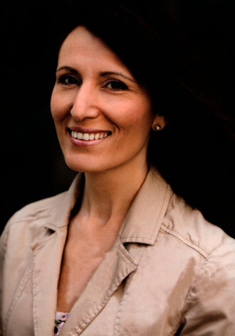 Både fra sit eget liv og gennem sit arbejde som tolk for politiet kender Esma Birdi til indvandrerkvinders problemer. Foto: Robin Skjoldborg 