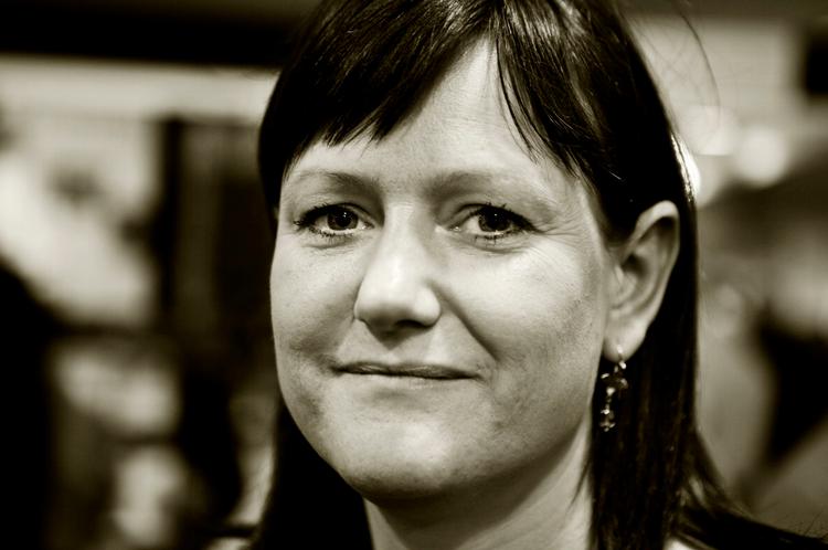 »For mig er det stort at kunne møde sådan nogle som Jan Guillou, Jo Nesbø og Åsa Larsson«, siger Inger Wolf. Foto: Sara Galbiati 
