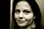»Jeg synes bare, det er sjovt at møde læserne og at gå rundt og se, hvem det er, der køber bøger, og hvilke de køber«, siger Marie Hirse. Foto: Sara Galbiati 
