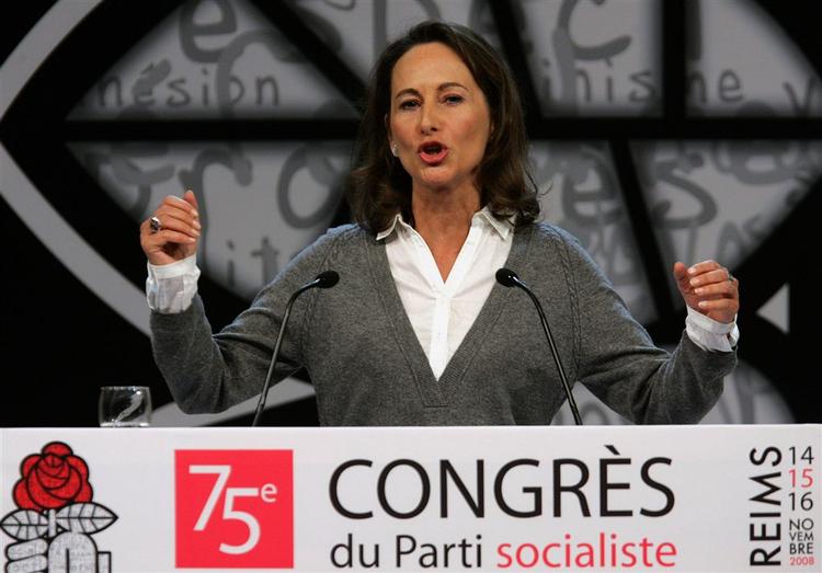 Ségolène Royal genopstiller til formandsposten af det franske socialistparti, men hendes modkandidater mener ikke, hun kan klare Sarkozy i en valgkamp om at blive præsident. 