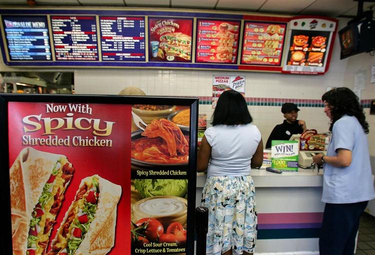 Mange besøg i en fastfood-restaurant er for mange en sikker vej til ekstra kilo. Arkivfoto 