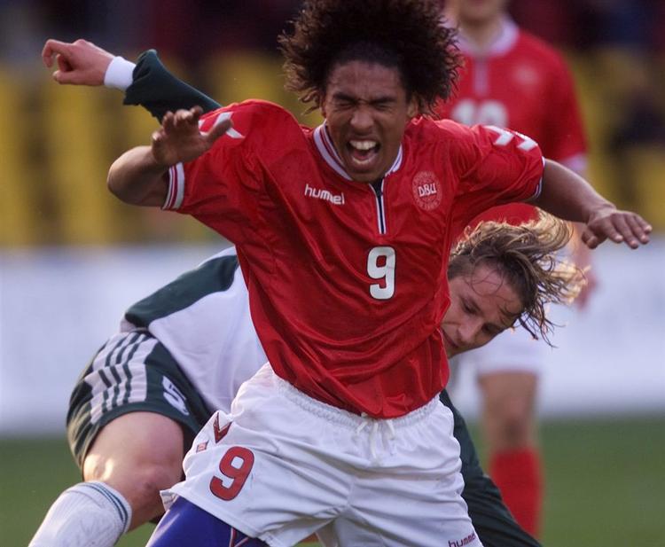 Patrick Mtiliga har ikke været inde i landsholdsvarmen, siden han spillede på U21-holdet. Her i 2002 mod Slovenien. 