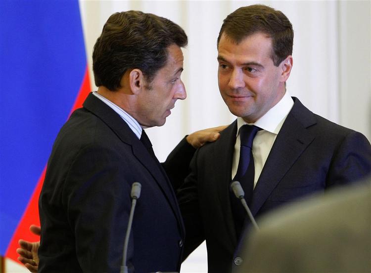 Nicholas Sarkozy: » USA's raketforsvar gør situationen mere kompliceret og forværrer vores sikkerhed«. På billedet ses Sarkozy sammen med den russiske præsident Dmitrij Medvedev 