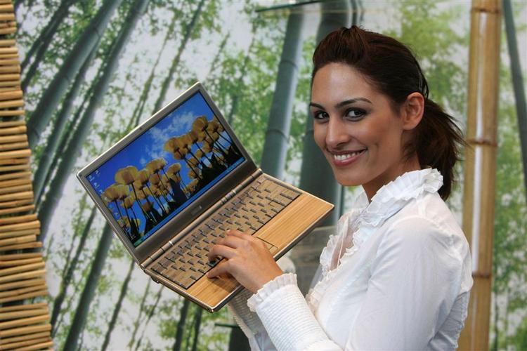 Virksomheden Asus har lavet en miljøvenlig bærbar, der er beklædt med bambus. Arkivfoto. 
