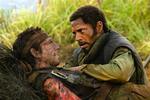 Ben Stiller og Robert Downey Jr. i en øm scene i 'Tropic Thunder'. 