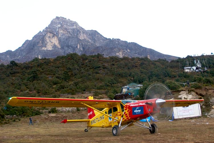 Mount Everest flyder med skrald og afføring. 