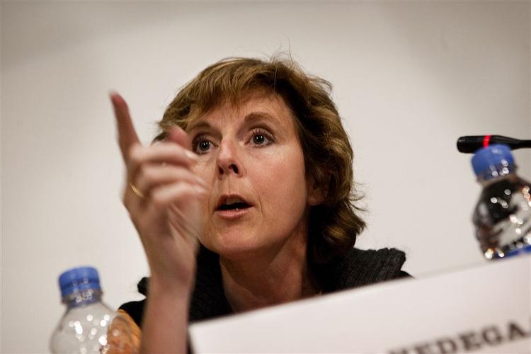 Climate Minister Connie Hedegaard has sweet and sour words for President-elect Barack Obama's climate goals. 