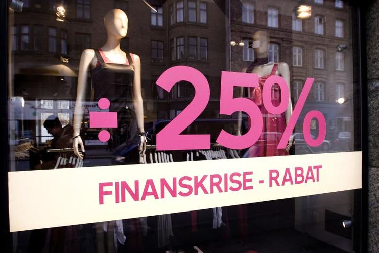 I tøjbutikken Remvig på Gammel Kongevej på Frederiksberg lokker rabatten kunderne indenfor. Når prisen går ned, stiger humøret, lyder indehaver Ane Remvigs filosofi. 